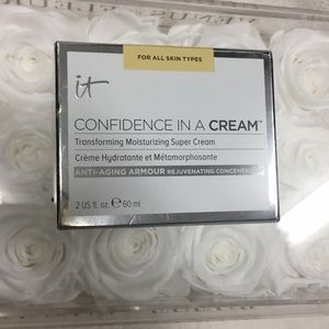 NEW 2 fl oz it confidence in a Cream